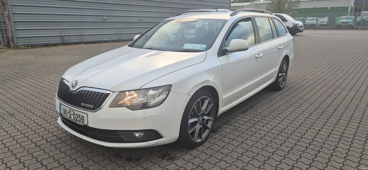 Skoda Superb 2014 - Image 2