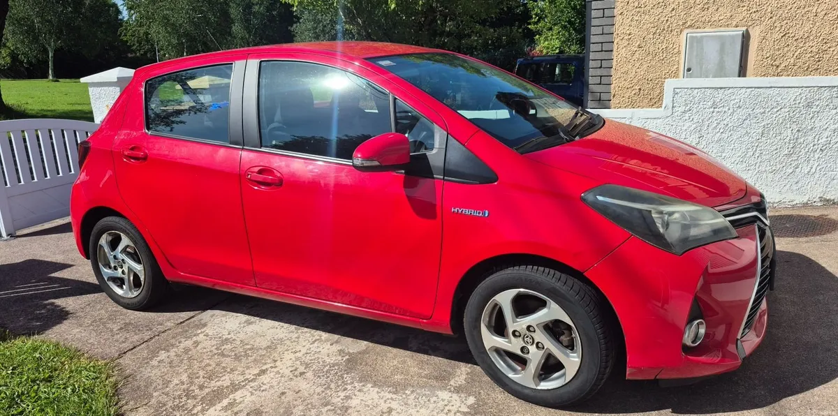 Toyota Yaris 2015 - Image 2