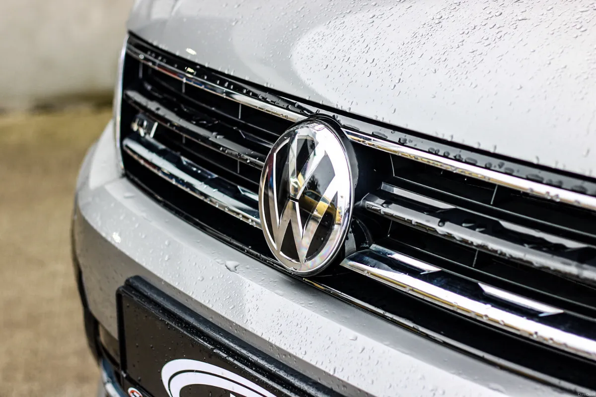 2018 VOLKSWAGEN TIGUAN R-LINE - Image 3