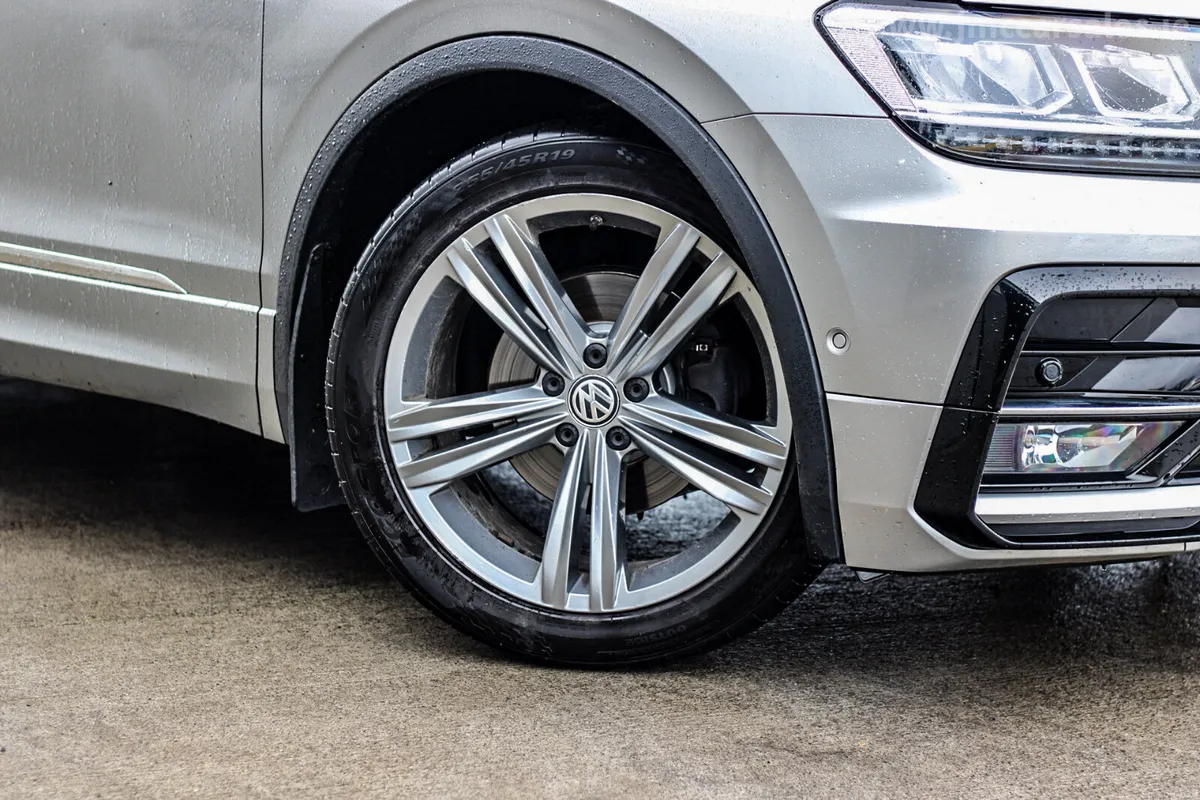 2018 VOLKSWAGEN TIGUAN R-LINE - Image 5