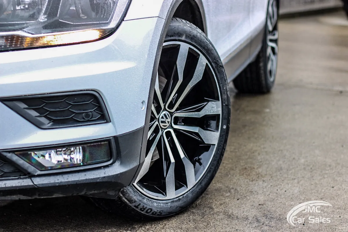 2018 VOLKSWAGEN TIGUAN PAN ROOF - Image 2