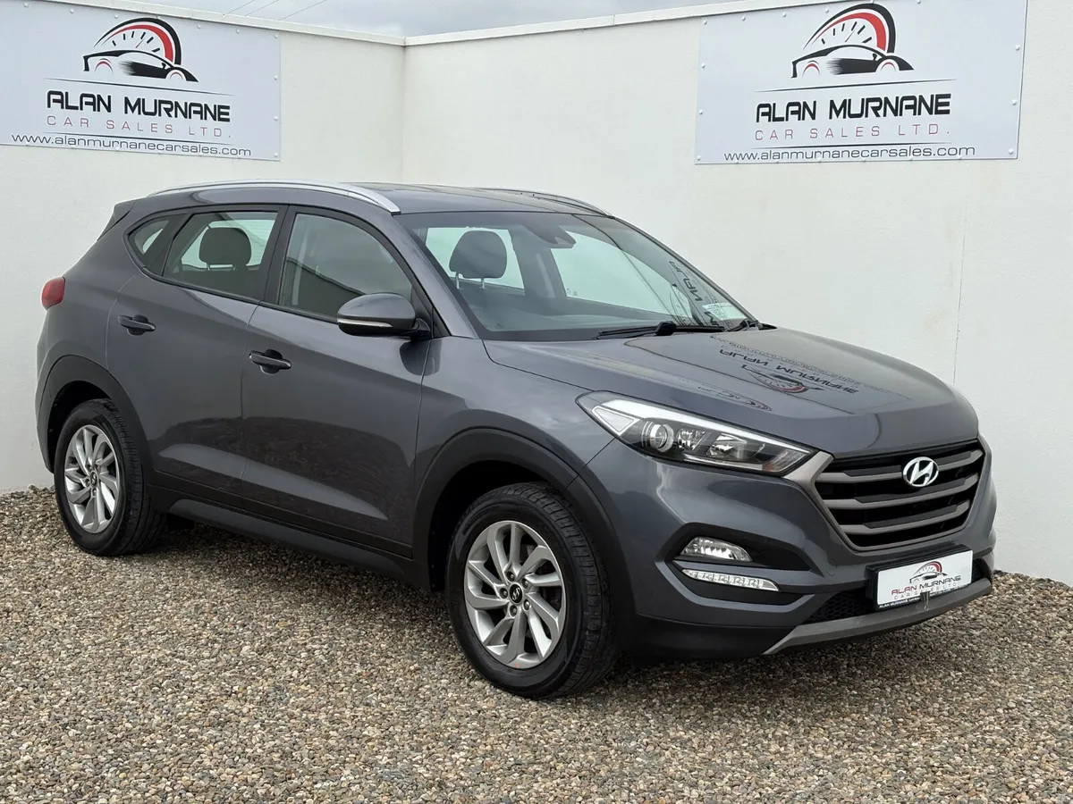HYUNDAI TUCSON SE NAV 2017 *1 OWNER* - Image 2