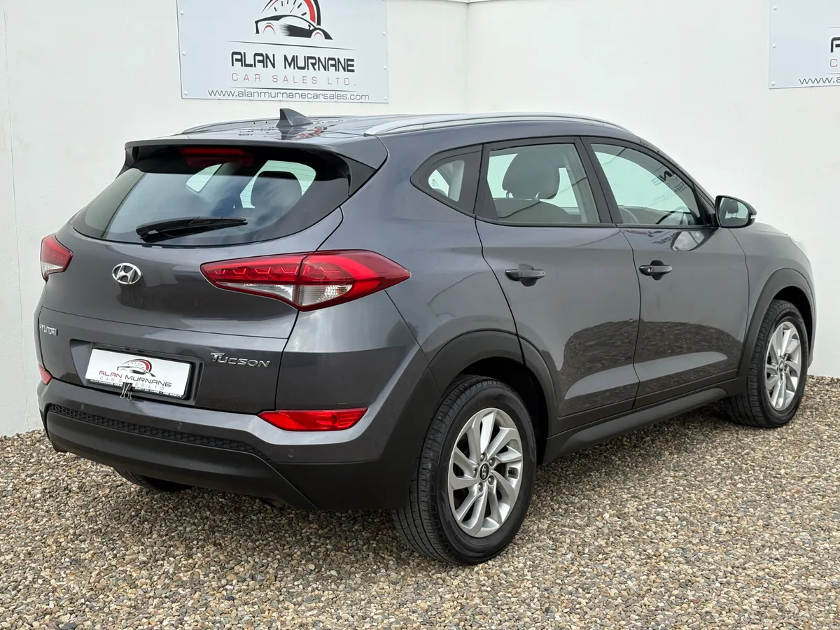 HYUNDAI TUCSON SE NAV 2017 *1 OWNER* - Image 6