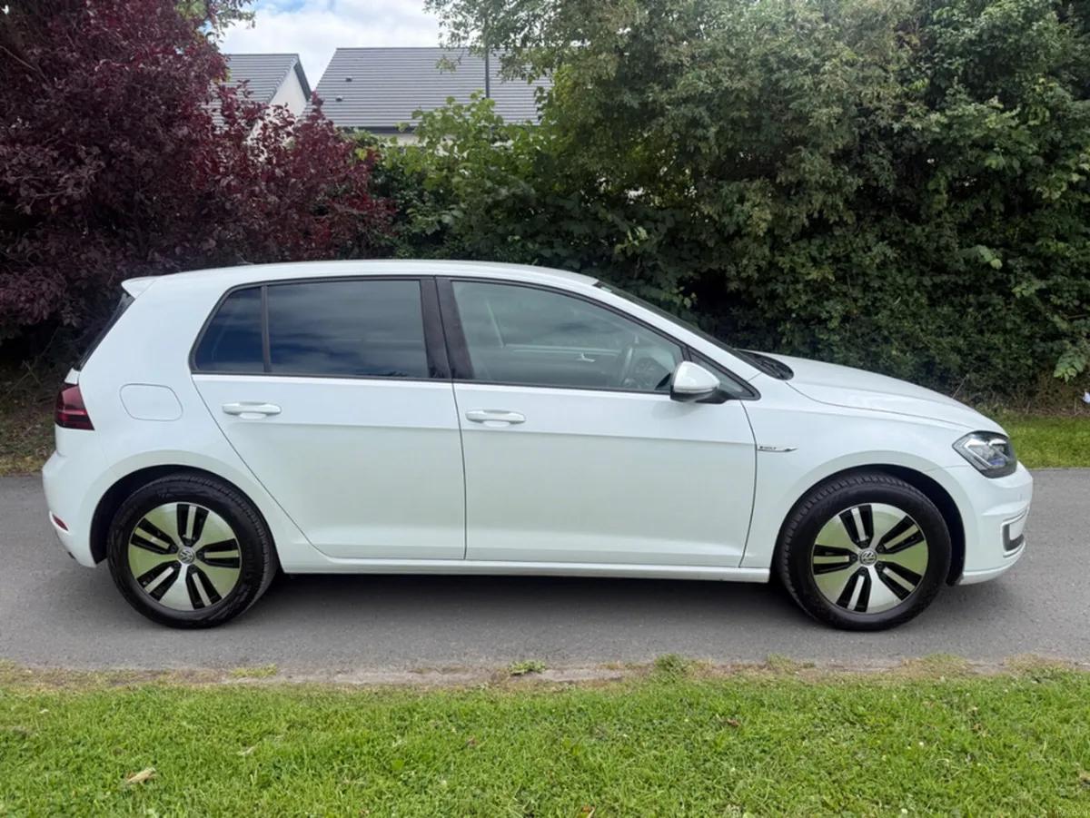 Volkswagen Golf COMFORTLINE E-GOLF 136BHP - Image 2