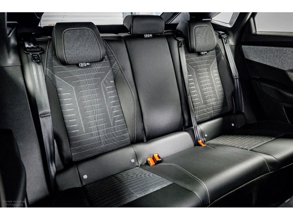 Peugeot 3008 Allure Hybrid Auto 145HP - Image 5