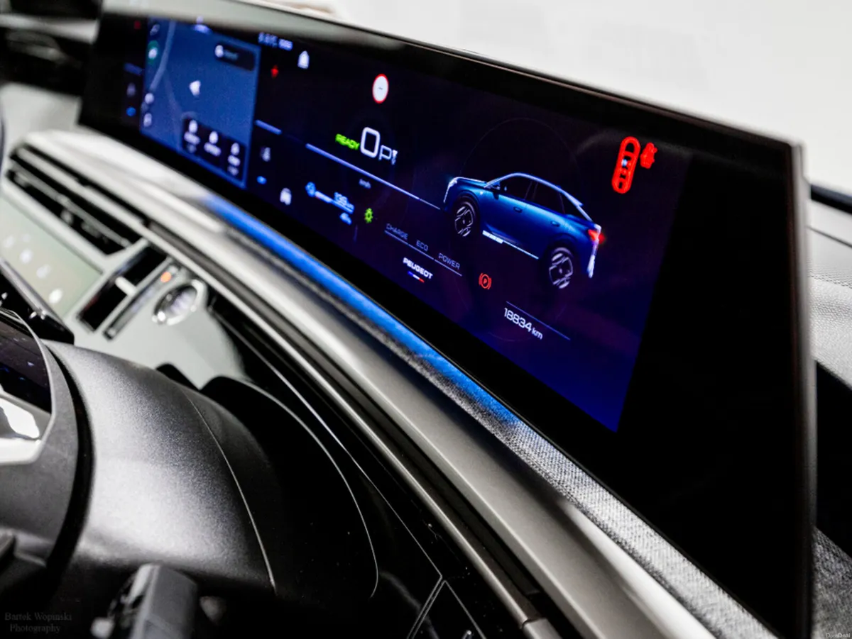 Peugeot 3008 E-Allure 73kWh 210HP - Image 3