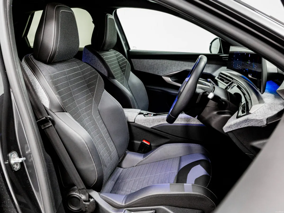 Peugeot 3008 E-Allure 73kWh 210HP - Image 4