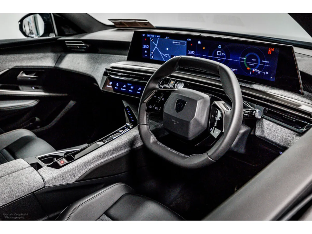 Peugeot 3008 Allure Hybrid Auto 145HP - Image 2
