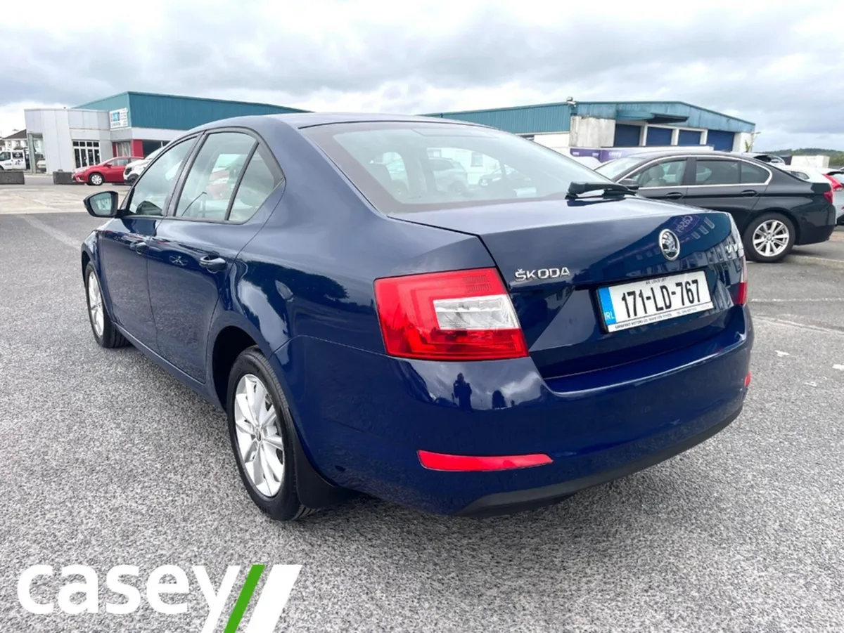 Skoda Octavia 1.6 TDI S 110PS 5DR AU AUTO - Image 2