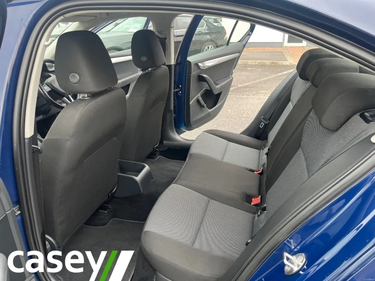 Skoda Octavia 1.6 TDI S 110PS 5DR AU AUTO - Image 4