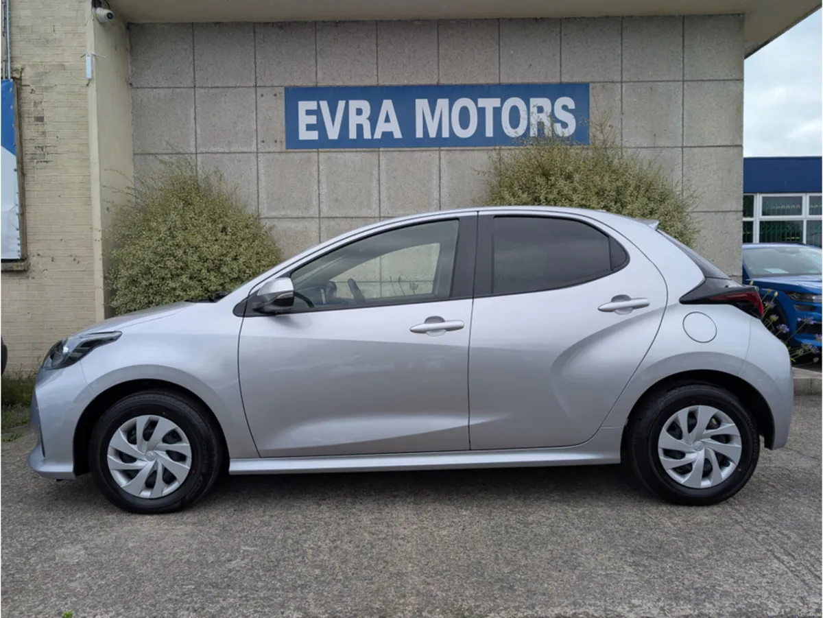 Toyota Yaris X HYBRID AUTOMATIC 1.5 PETROL //LOW M - Image 4