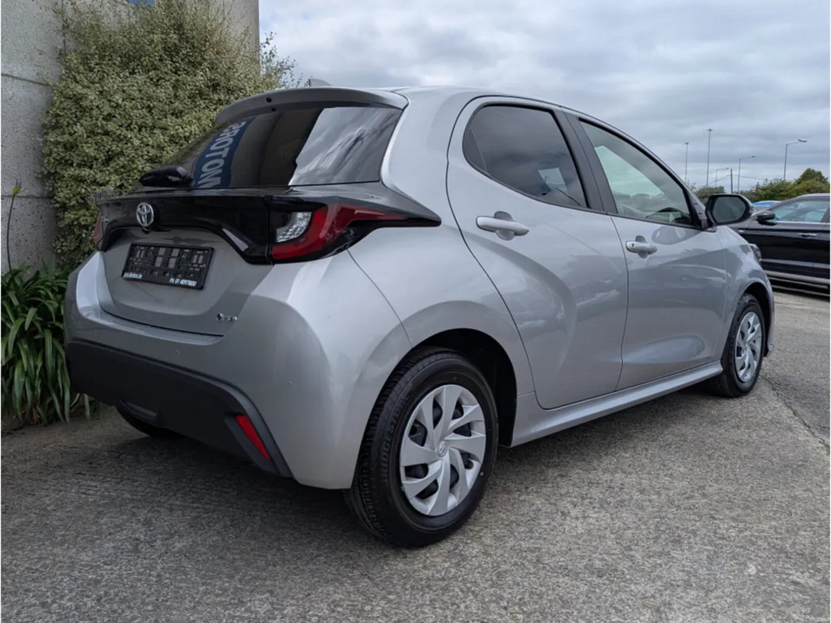 Toyota Yaris X HYBRID AUTOMATIC 1.5 PETROL //LOW M - Image 6