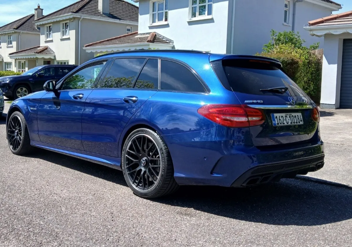 Mercedes-Benz C63 AMG Estate - Image 4