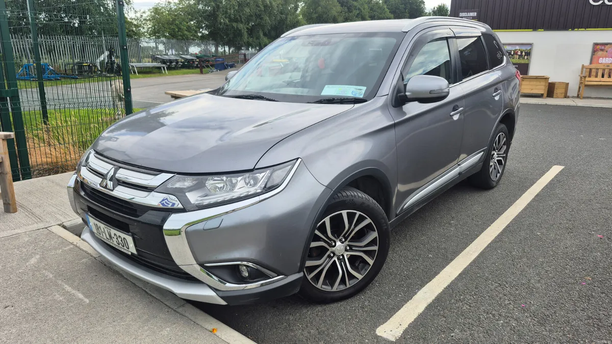 Mitsubishi Outlander 2.3D 4WD 7 SEATER - Image 1