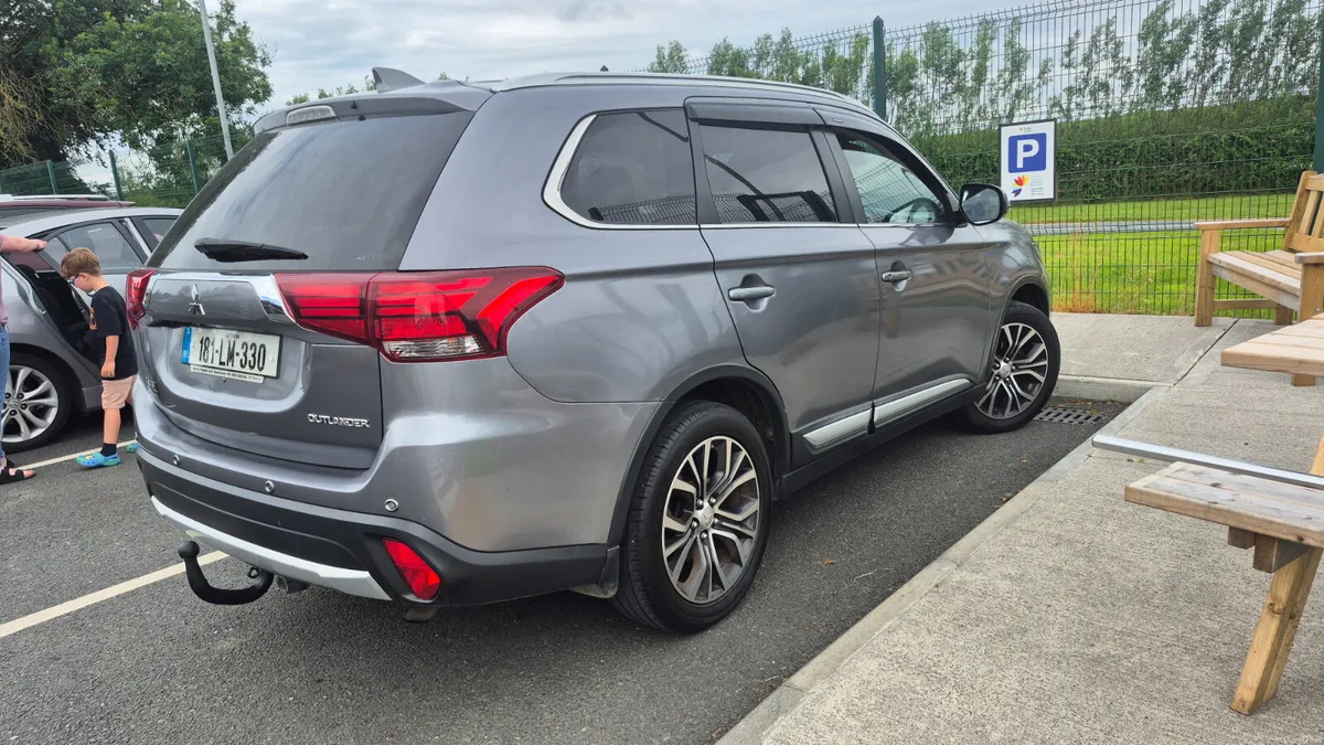 Mitsubishi Outlander 2.3D 4WD 7 SEATER - Image 2