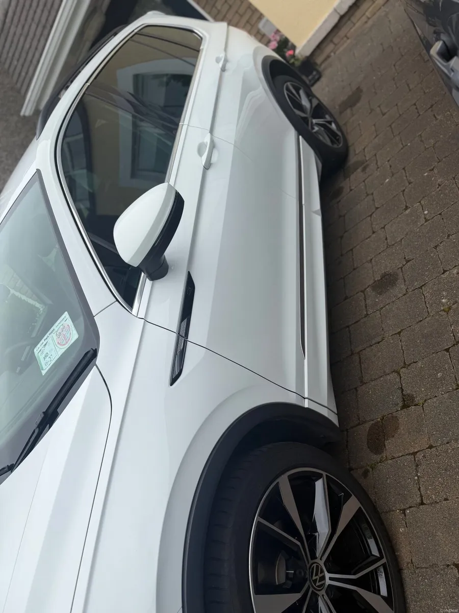 Volkswagen Tiguan 2022 - Image 2