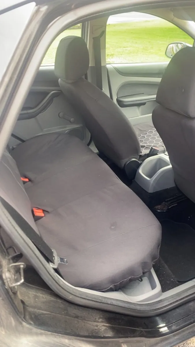 Ford Focus 2009 - Image 2