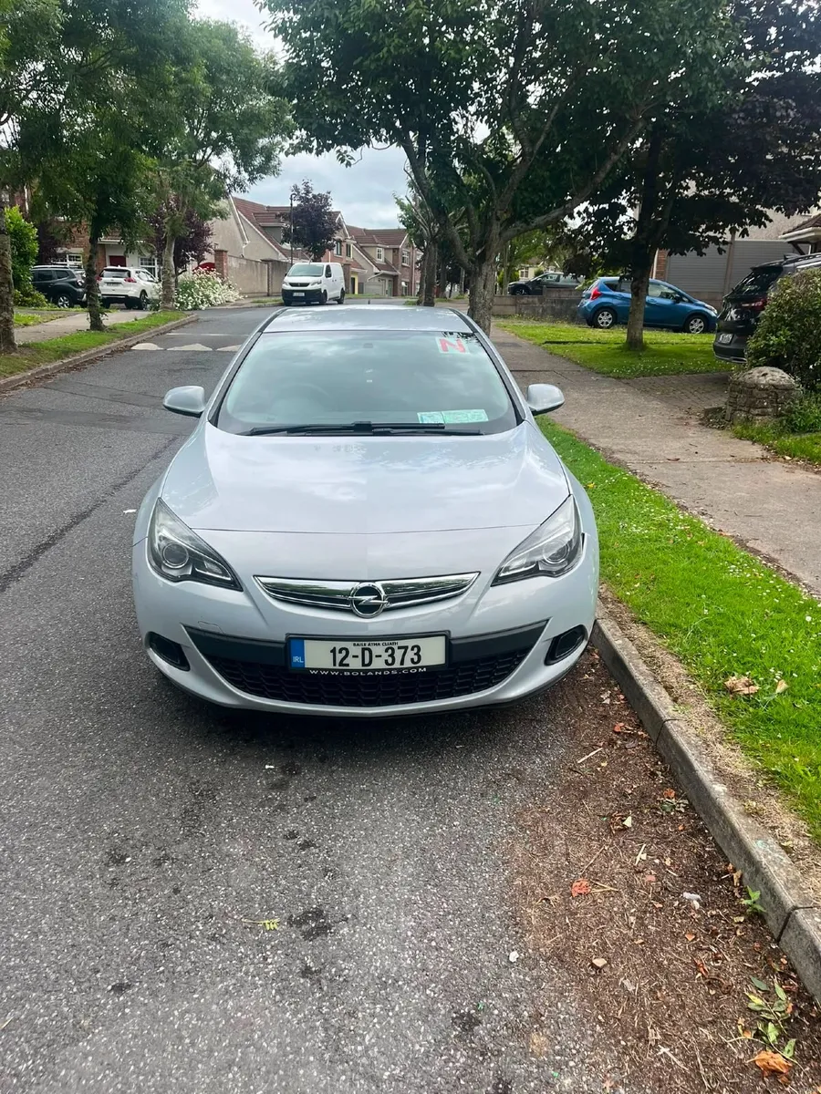 Opel Astra 2012 - Image 1