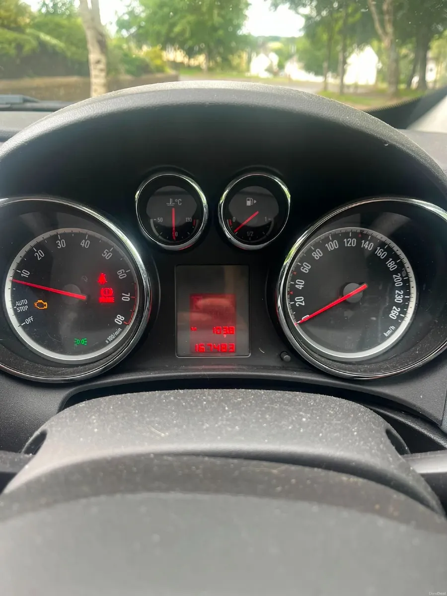 Opel Astra 2012 - Image 2