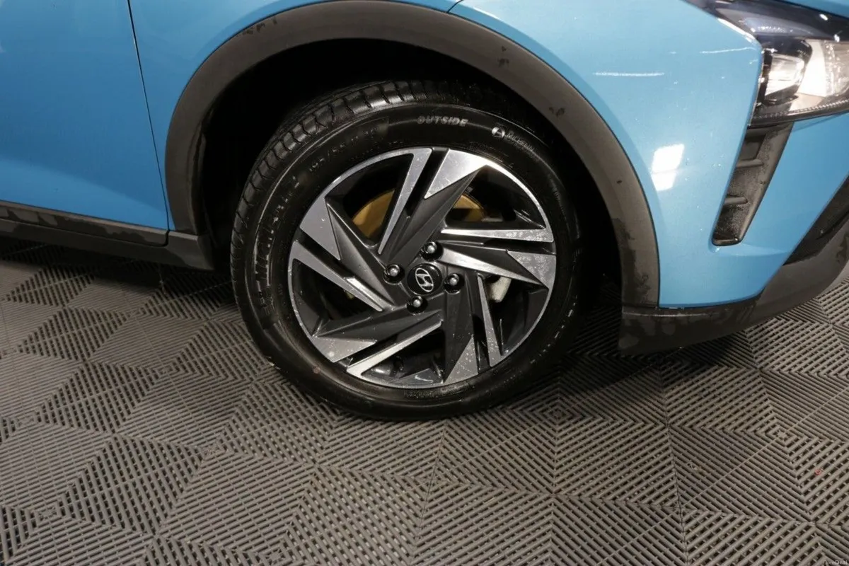 Hyundai Bayon EXECUTIVE WITH LEATHER 1.2L PETROL E - Image 3