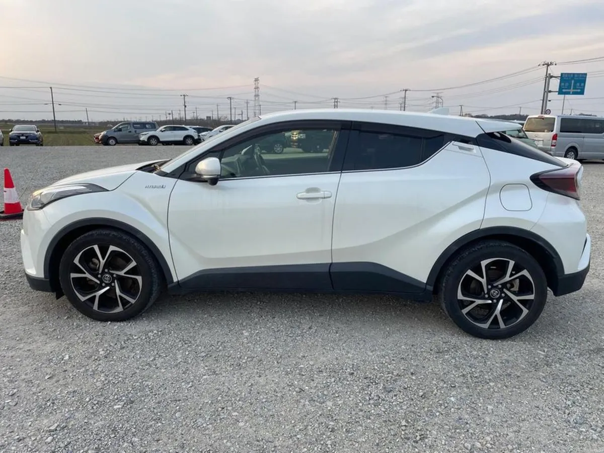 Toyota C-HR G Leather seats - Image 4