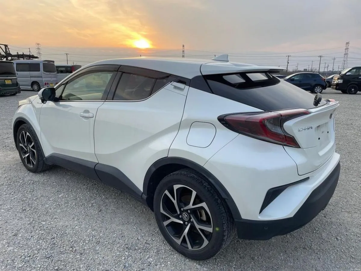 Toyota C-HR G Leather seats - Image 3