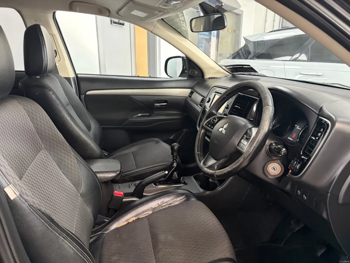 Mitsubishi Outlander 2015.   2.2D. INTENSE - Image 6