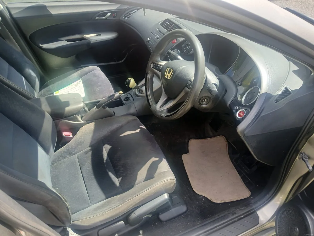Honda civic - Image 4