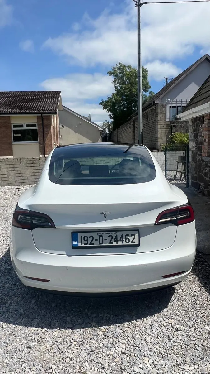 Tesla Model 3 2019 - Image 3