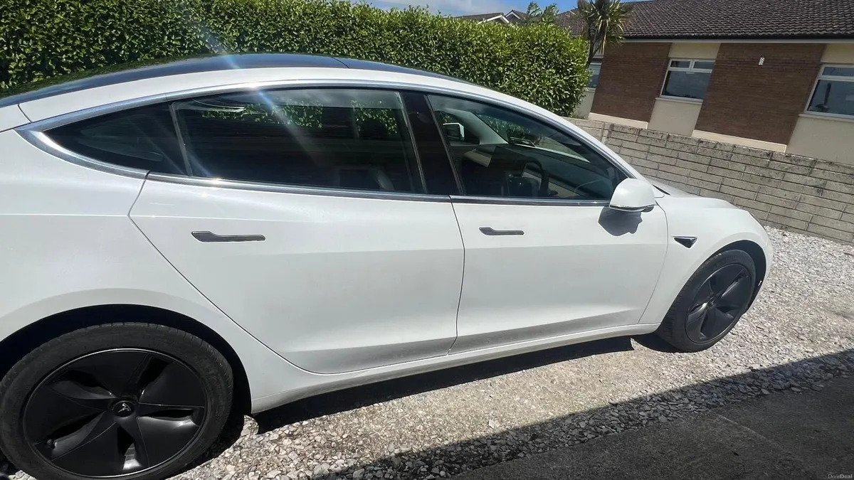 Tesla Model 3 2019 - Image 4