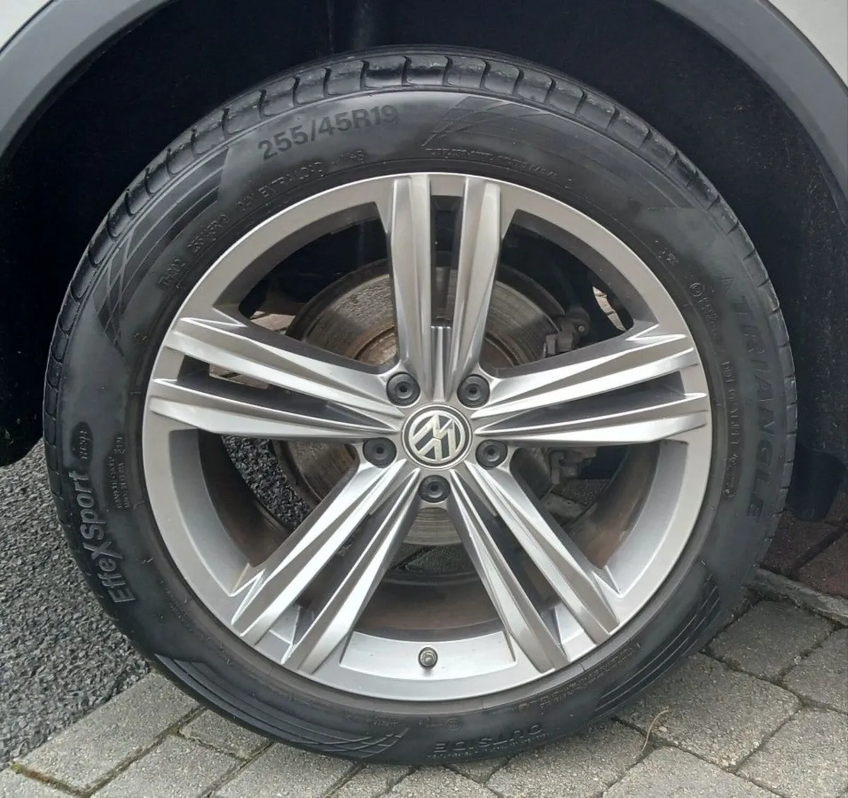 Volkswagen Tiguan R-Line 2.0 TDI 150HP **SUNROOF, - Image 4