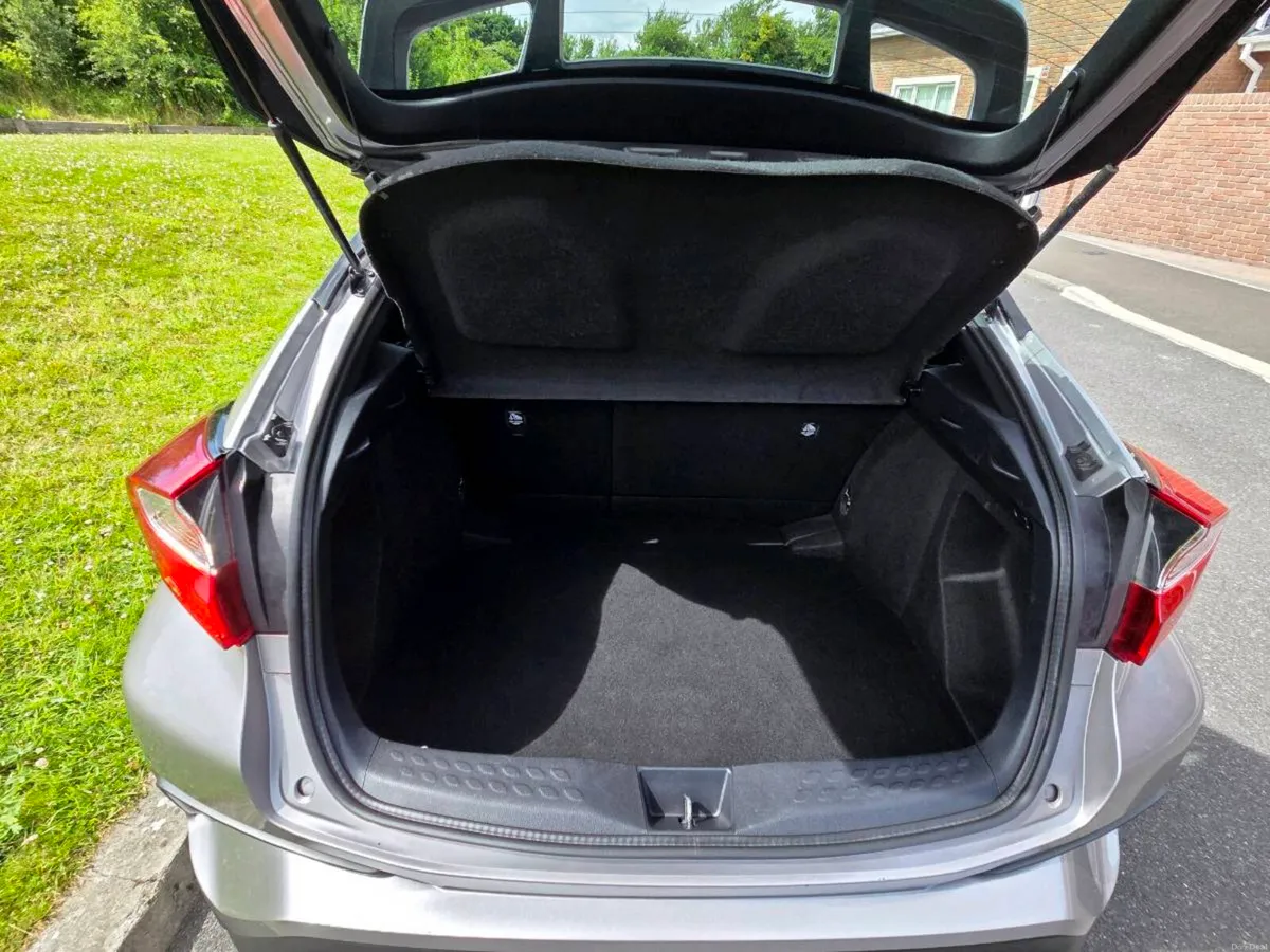 Toyota C-hr 1.2T Luna 4DR, 2017 - Image 5
