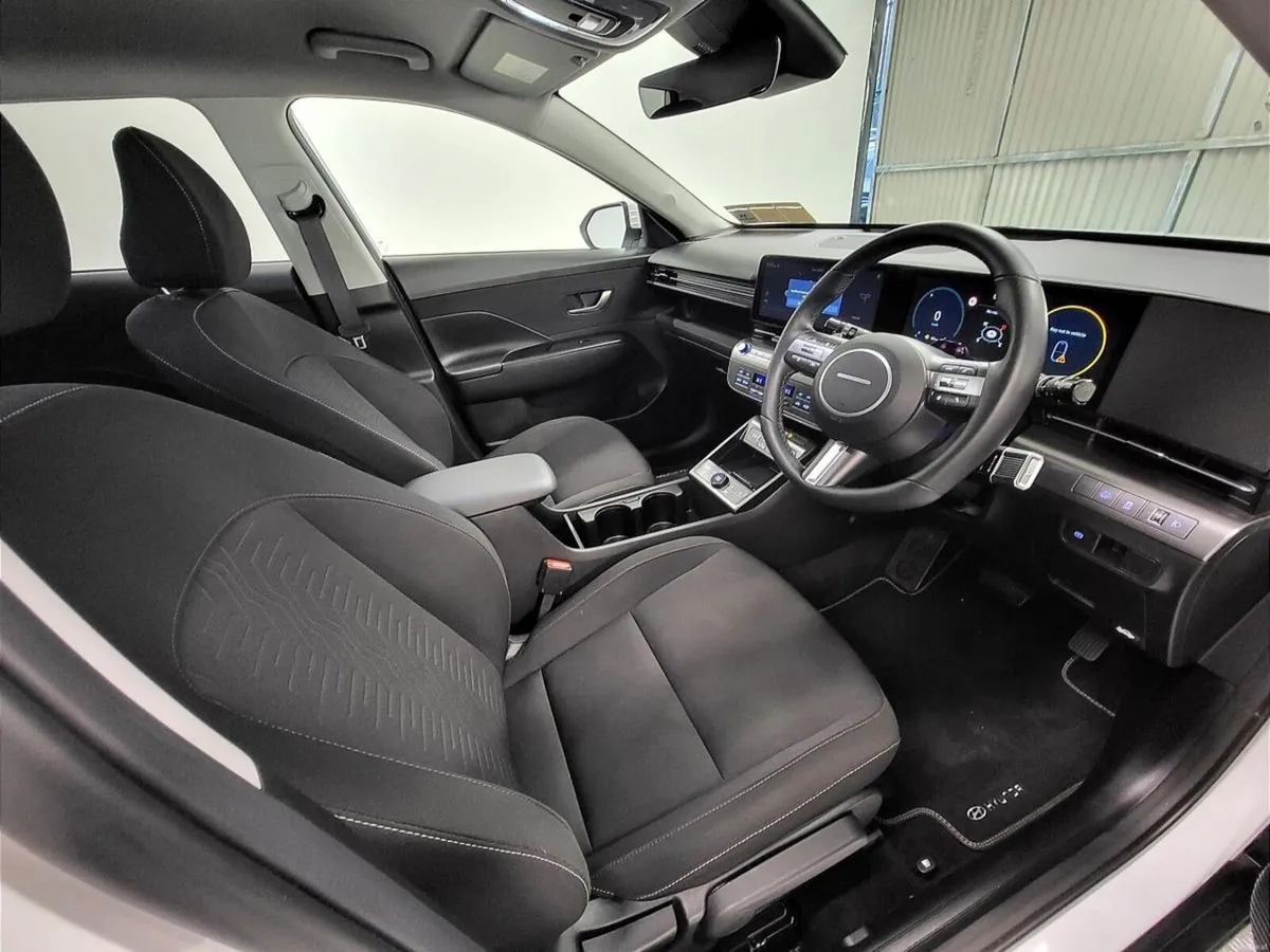 Hyundai KONA 1.6 HYBRID Elegance Auto  €99 per wee - Image 6