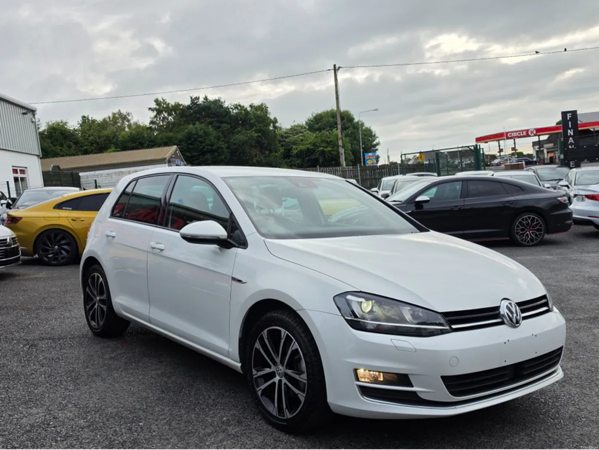 Volkswagen Golf 1.4 TSI SPECIAL TAN LEATHER SEATS - Image 4