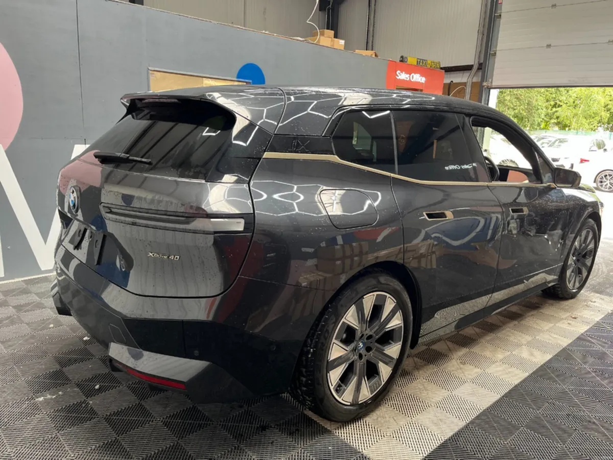 BMW iX 2023 BMW IX XDRIVE40 LAUNCH EDITION AUTOMAT - Image 2