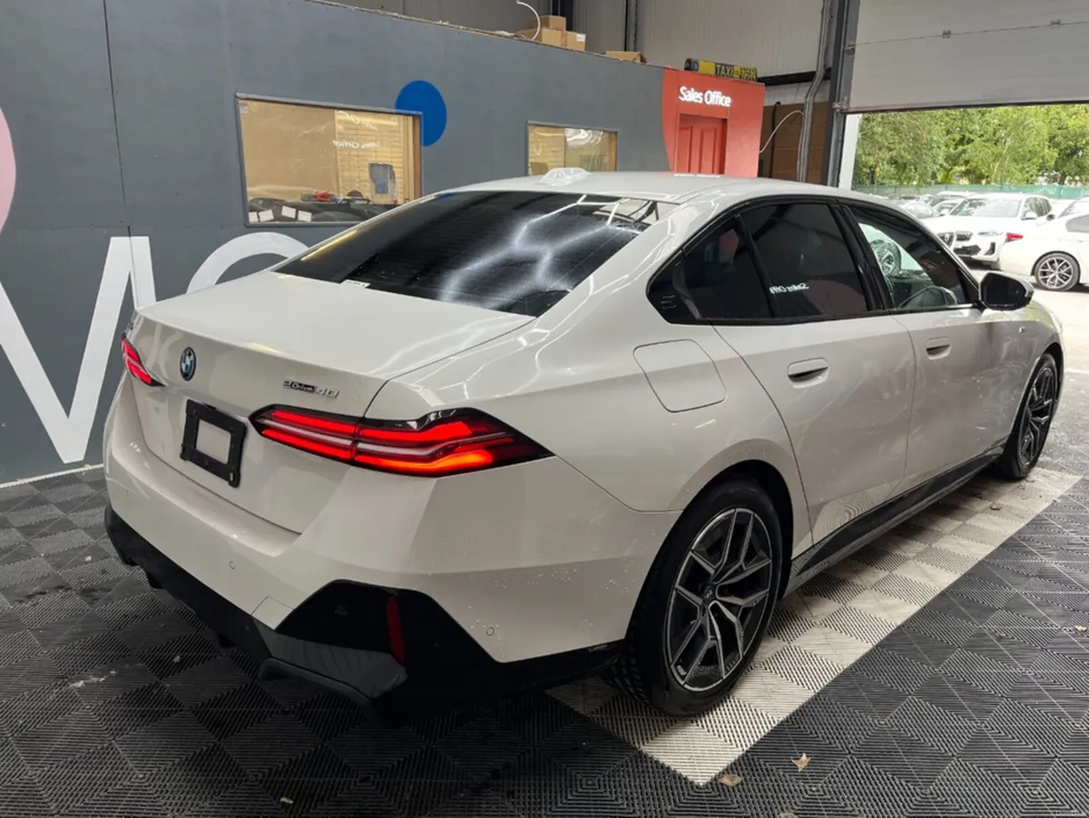 BMW i5 2023 BMW I5 EDRIVE40 M-SPORT AUTOMATIC / CR - Image 2
