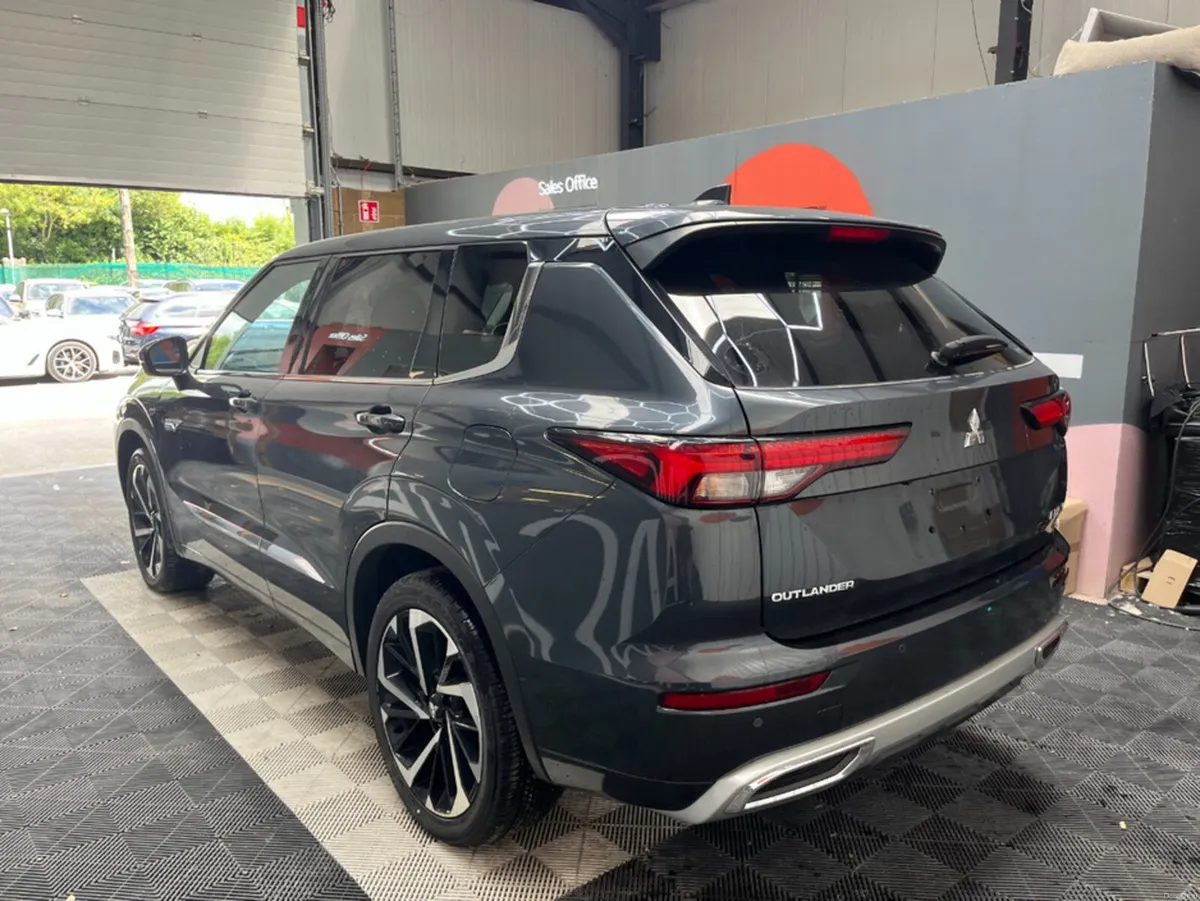 Mitsubishi Outlander 2024 MITSUBISHI OUTLANDER PHE - Image 4