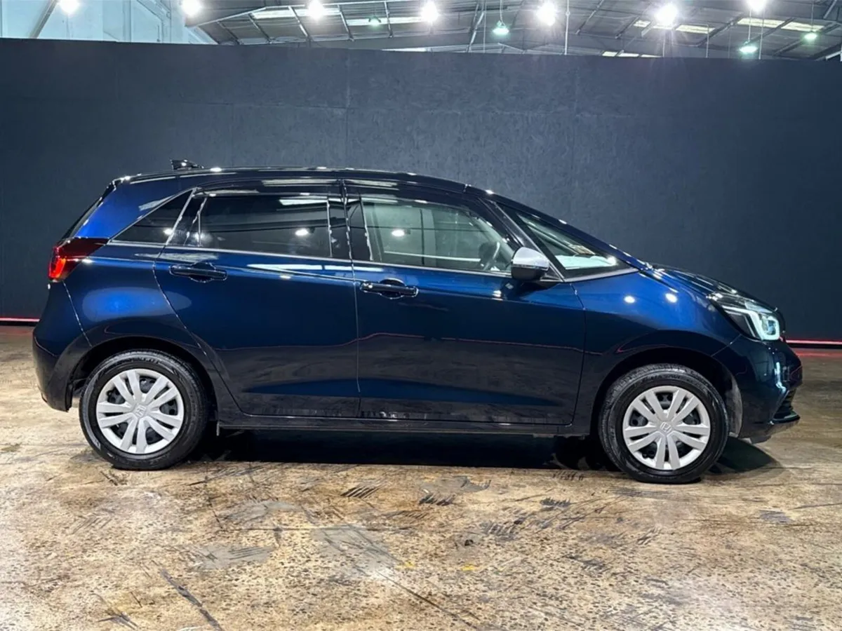 Honda Fit 1.5 AUTOMATIC - VERY LOW MILEAGE - NEW M - Image 3