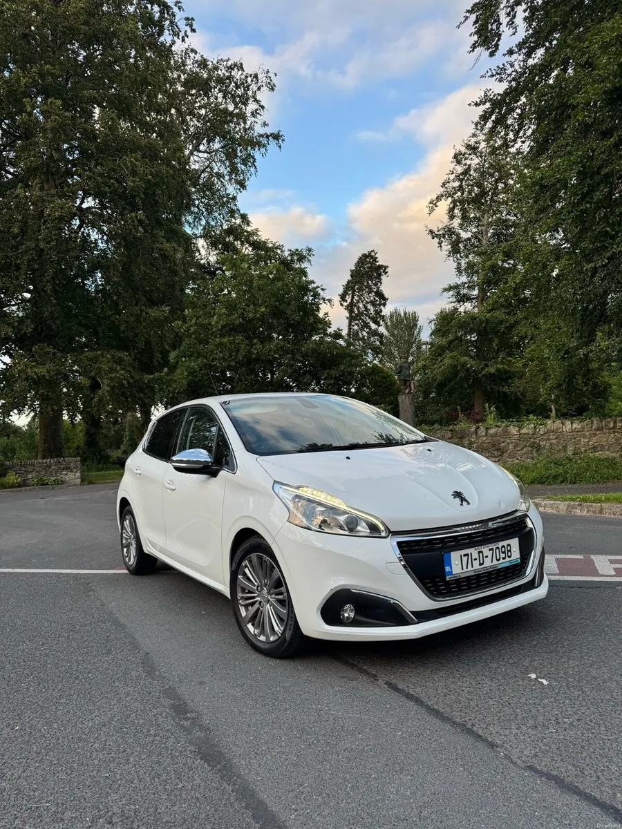 Low mileage Top spec - Image 3