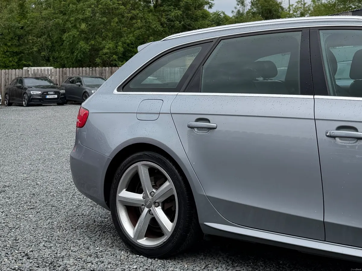AUDI A4 AVANT S-LINE 2010 - Image 4
