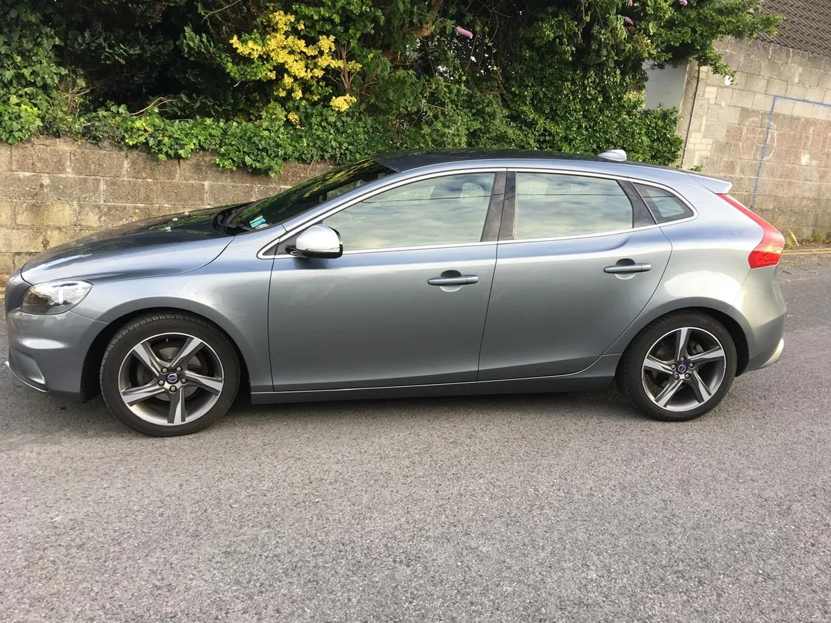 Volvo V40 - New NCT - 2015 - timing belt done - Image 1