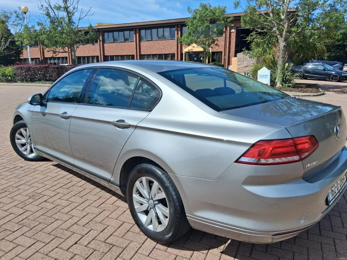 Volkswagen Passat - Image 4