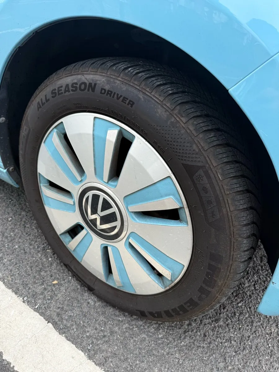 Volkswagen e-Up! 2023 - 1 owner - Image 3