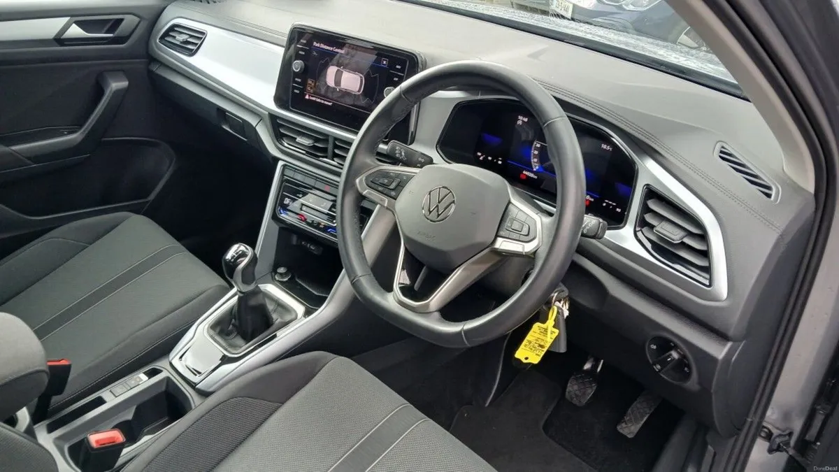 Volkswagen T-Roc Life 2.0 TDI 116HP **REAR VIEW CA - Image 6