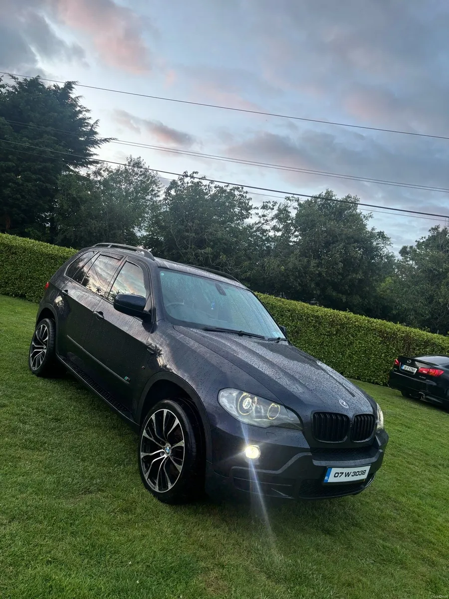 BMW x5 e70 7 seater - Image 1