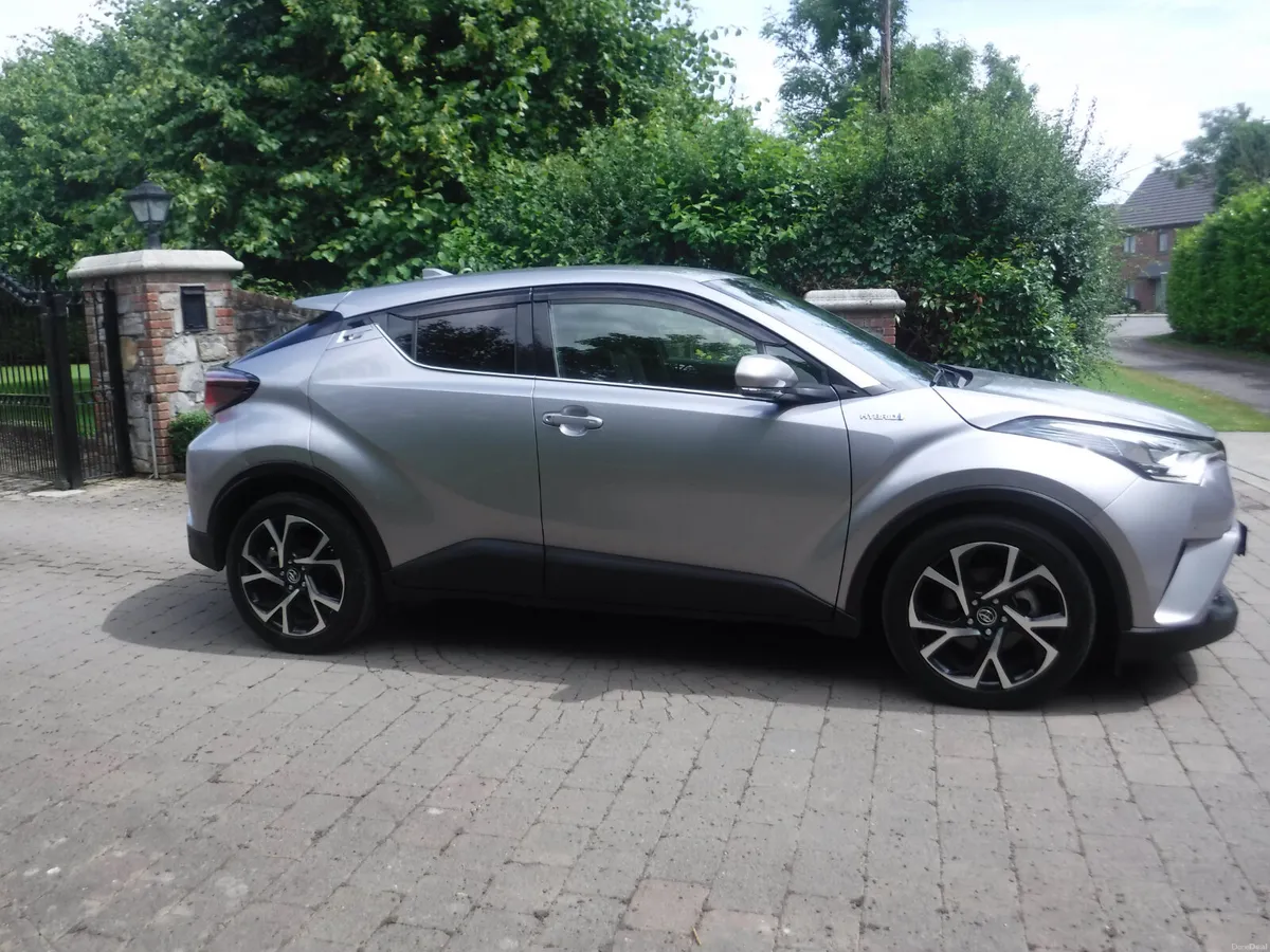 TOYOTA C-HR 1.8 AUTO HYBRID G SPEC LOW MILEAGE - Image 2