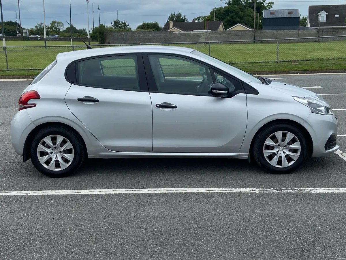 2016 Peugeot 208 1.6 HDI - Image 2