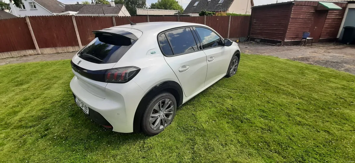 2022 Peugeot e-208 Allure (Electric) - Image 2
