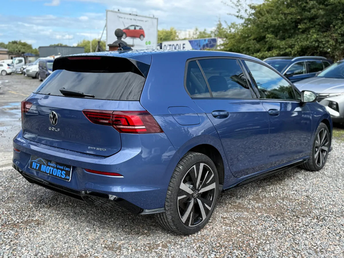 2024 Volkswagen Golf 1.5 PLUG-in HYBRID STYLE AUTO - Image 3