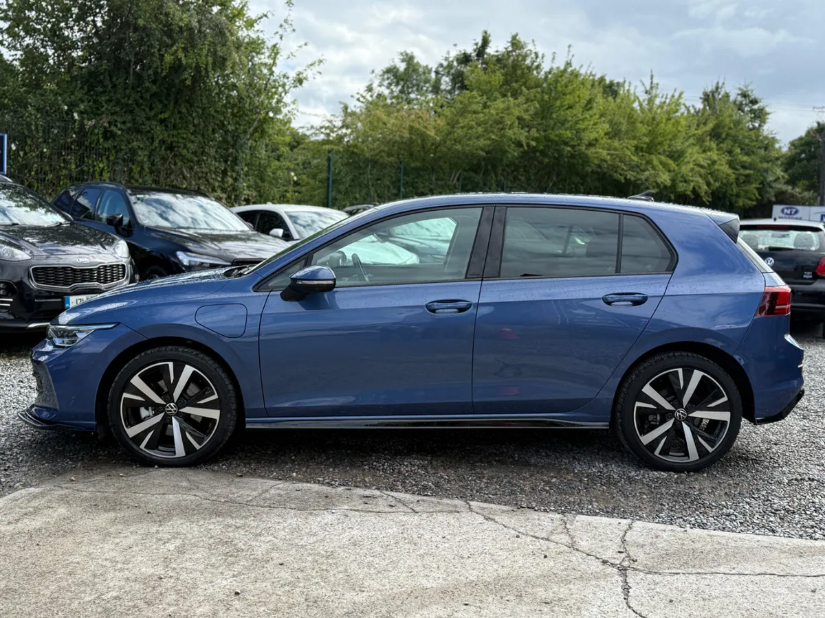 2024 Volkswagen Golf 1.5 PLUG-in HYBRID STYLE AUTO - Image 6